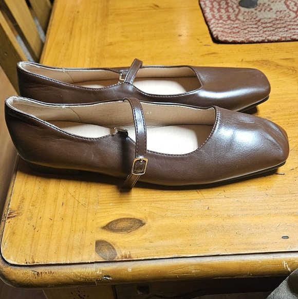 chuhuan Shoes - Classic Brown Mary Jane Flats with Buckle Strap